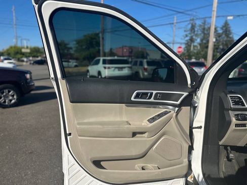 Used 2014 Ford Explorer XLT w/ Equipment Group 201A AWD/4WD image 11