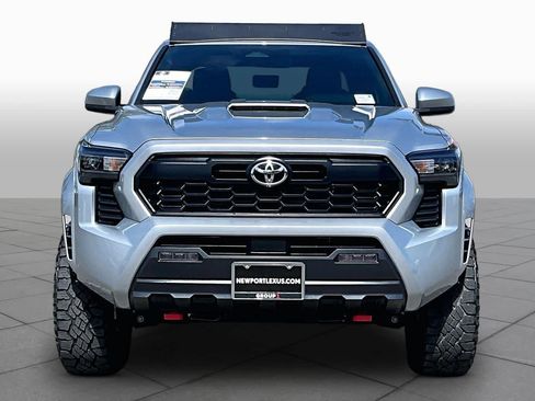Used 2025 Toyota Tacoma TRD Sport AWD/4WD image 3