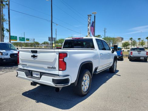 Used 2024 Chevrolet Silverado 2500 High Country w/ High Country Premium Package AWD/4WD image 3