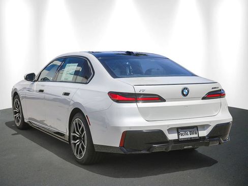 Used 2026 BMW i7 eDrive50 w/ M Sport Package RWD image 4