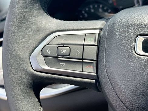 Used 2023 Jeep Compass Latitude AWD/4WD image 41