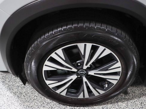 Used 2023 Nissan Rogue SV FWD image 11