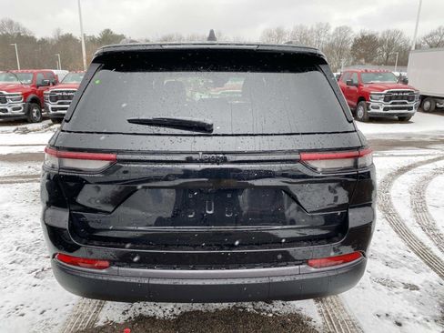 New 2026 Jeep Grand Cherokee Altitude image 4