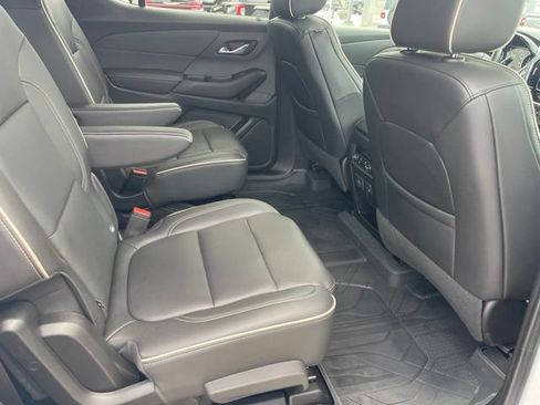 Used 2023 Chevrolet Traverse Premier AWD/4WD image 39