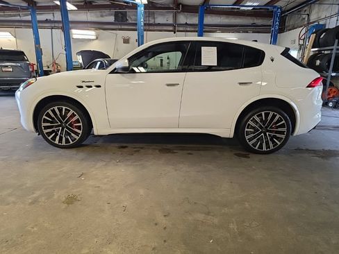 Used 2023 Maserati Grecale Modena AWD/4WD image 2
