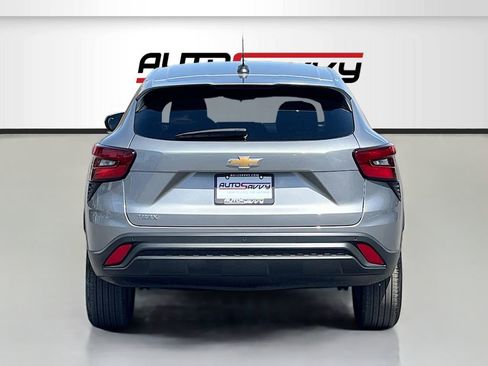 Used 2025 Chevrolet Trax LS w/ LS Convenience Package FWD image 6