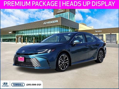 Used 2025 Toyota Camry XLE image 1