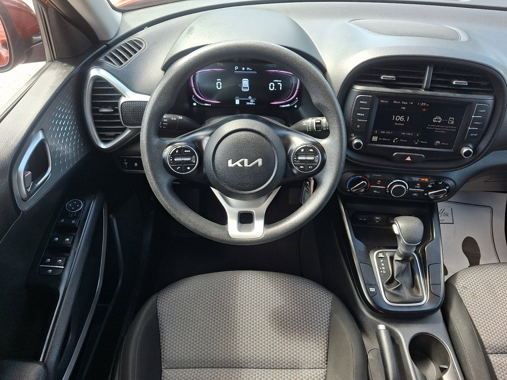 Used 2024 Kia Soul LX w/ LX Technology Package FWD image 22