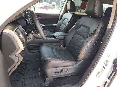 Certified 2025 Nissan Pathfinder Platinum w/ Cargo Package FWD image 13