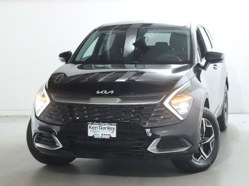 Used 2025 Kia Sportage LX AWD/4WD image 3
