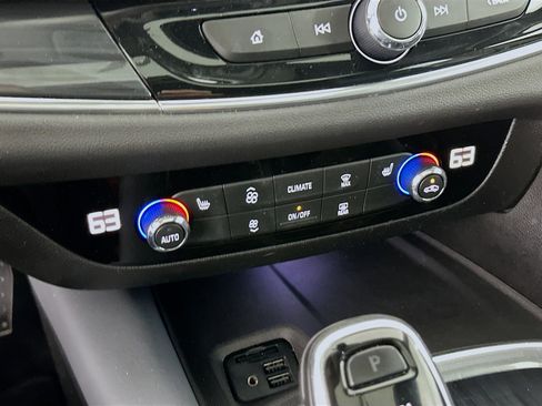 Used 2020 Buick Enclave Essence w/ Sound and Sites Package FWD image 24
