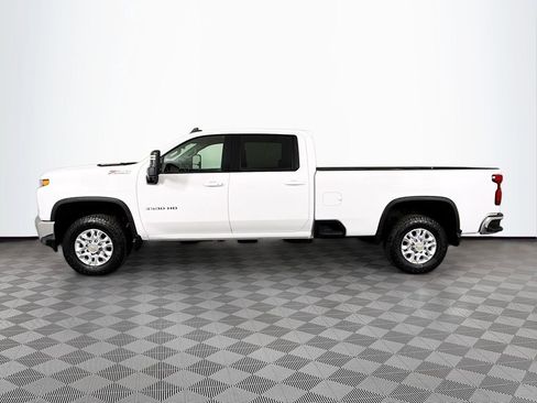 Used 2023 Chevrolet Silverado 3500 LT w/ Convenience Package AWD/4WD image 4