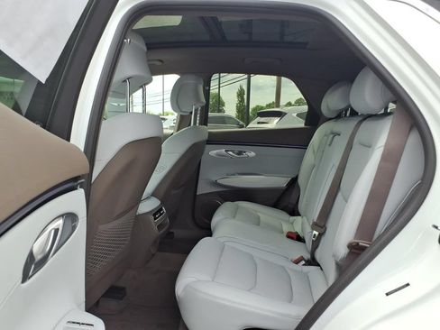 Used 2026 Genesis GV70 2.5T Advanced AWD/4WD image 9