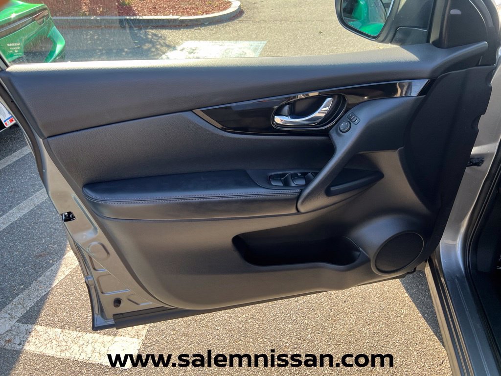 Used 2021 Nissan Rogue Sport SV AWD/4WD image 16