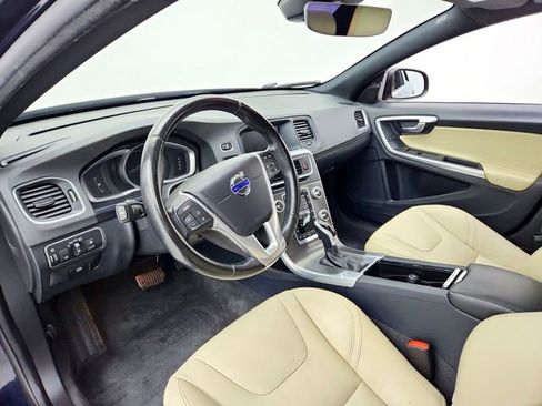 Used 2016 Volvo S60 T5 Premier w/ Convenience Package image 16