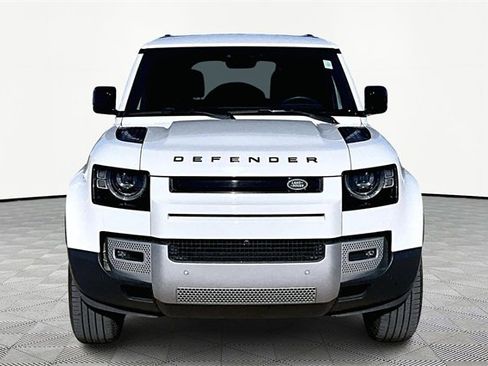 Used 2025 Land Rover Defender 110 S image 3