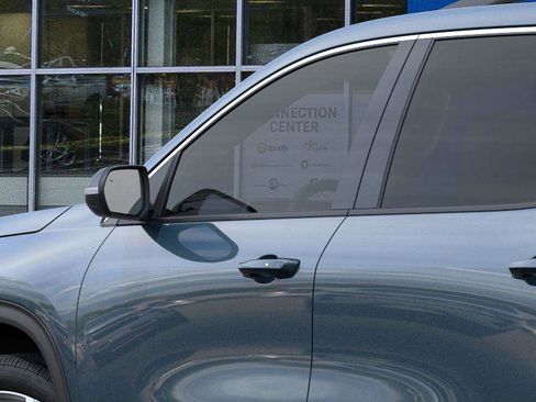 New 2025 Chevrolet Traverse LT w/ Driver Confidence Package image 12