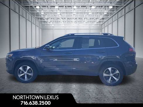 Used 2021 Jeep Cherokee Limited AWD/4WD image 3