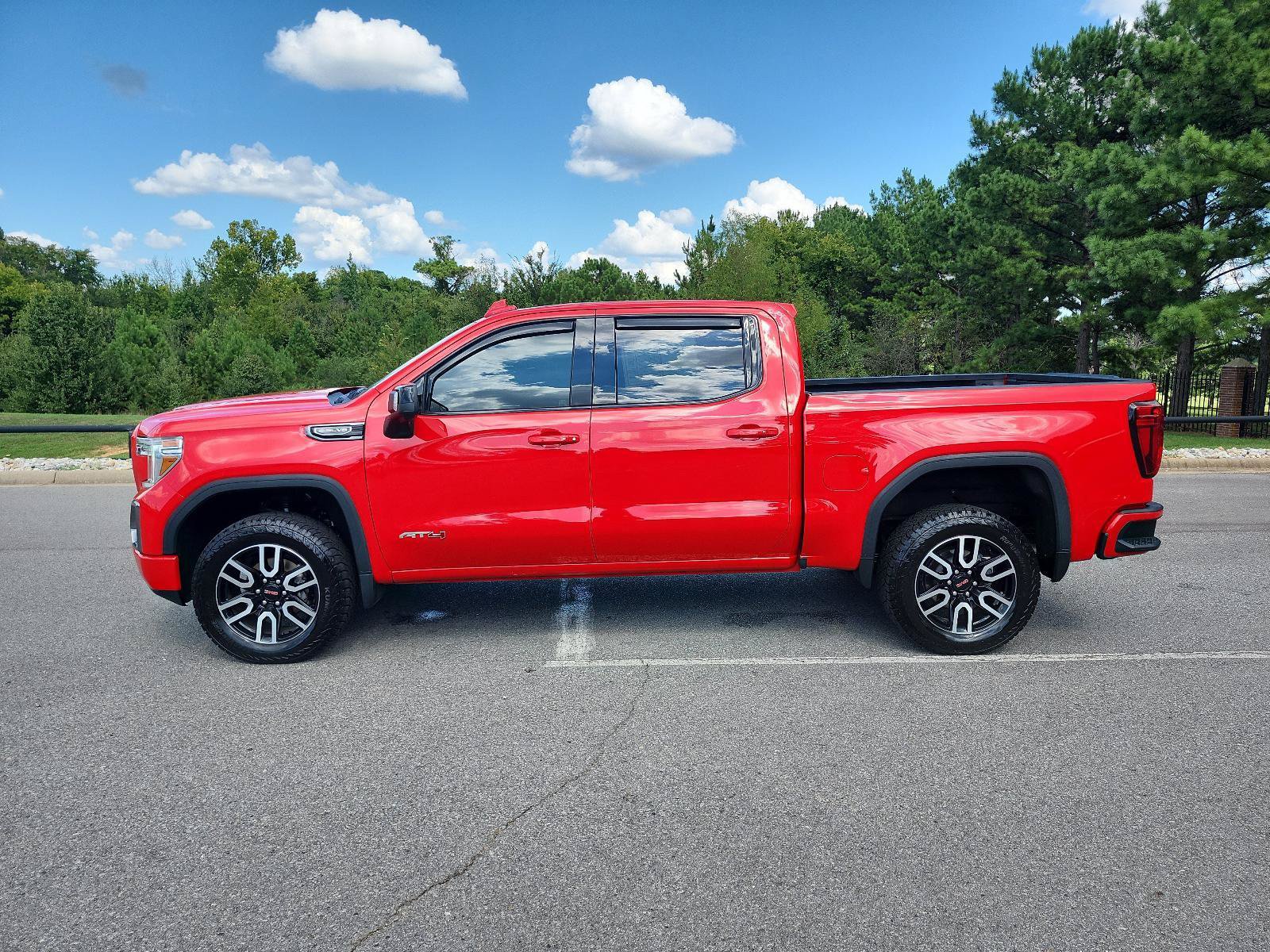 Used 2021 GMC Sierra 1500 AT4 AWD/4WD image 2