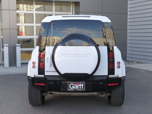 Used 2024 Land Rover Defender 110 X-Dynamic SE image 9