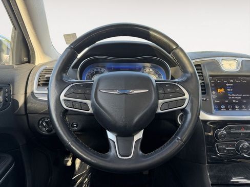 Used 2020 Chrysler 300 Limited RWD image 13