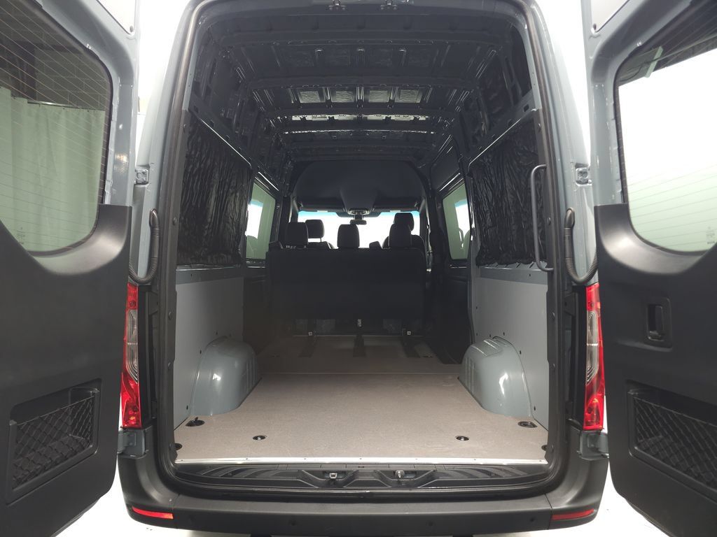Used 2025 Mercedes-Benz Sprinter 2500 image 27