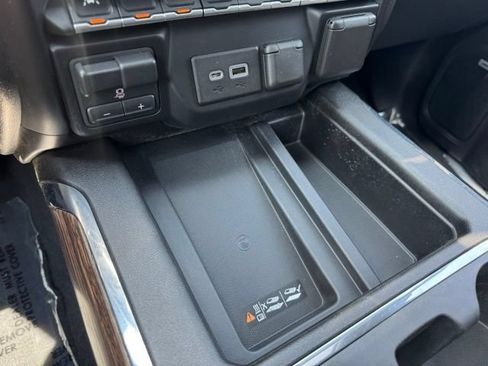 Used 2019 Chevrolet Silverado 1500 High Country w/ High Country Premium Package AWD/4WD image 20