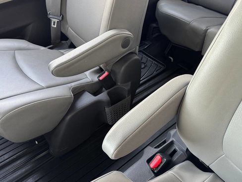 Used 2021 Toyota Sienna XLE AWD/4WD image 45