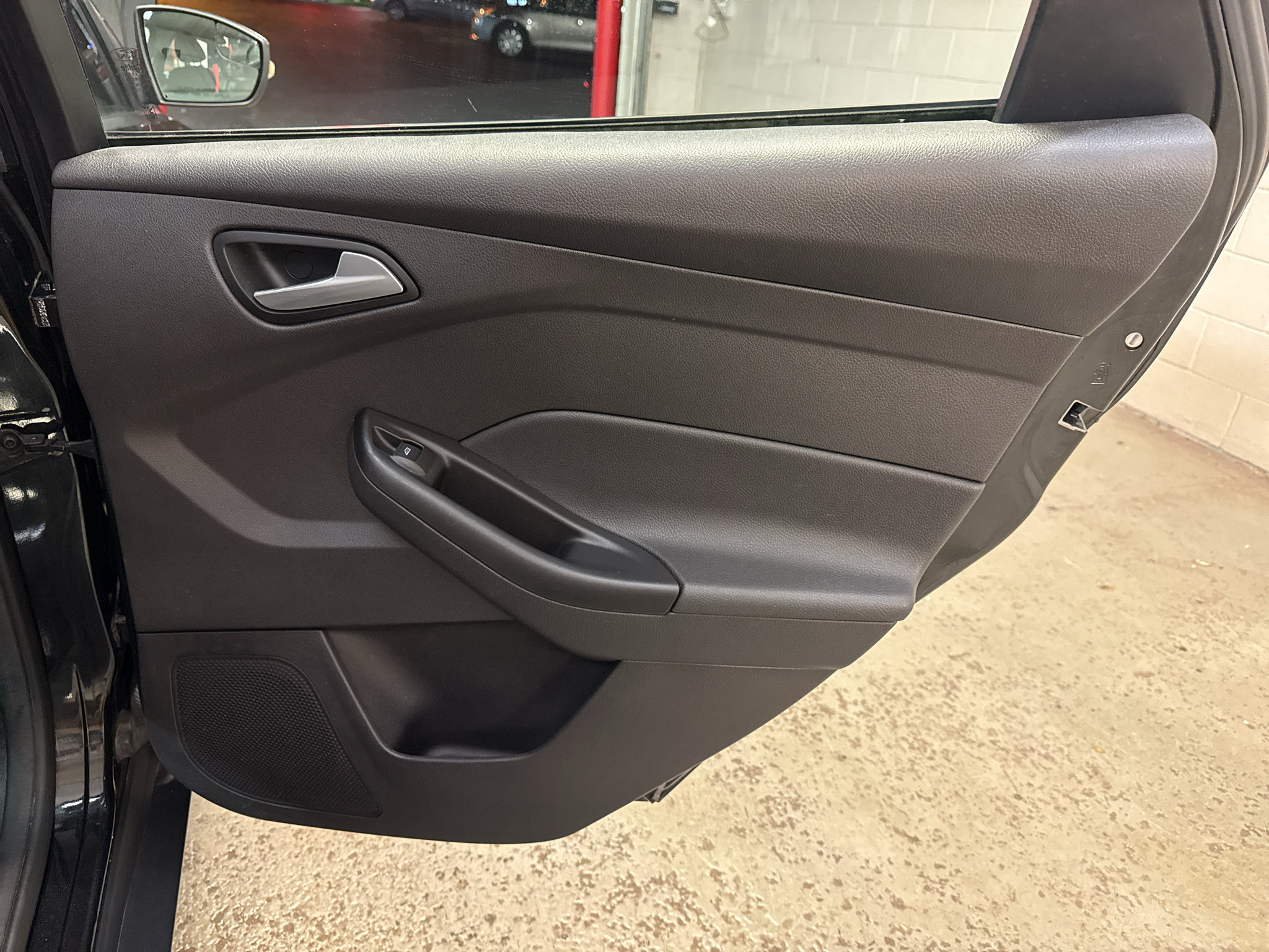 Used 2014 Ford Focus SE w/ Equipment Group 201A FWD image 26