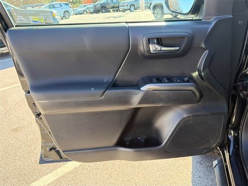 Used 2022 Toyota Tacoma TRD Sport image 10