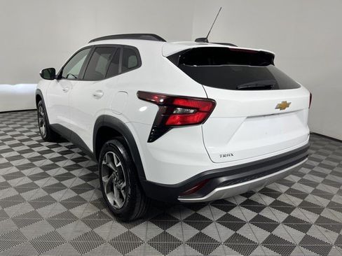 Used 2024 Chevrolet Trax LT w/ Driver Confidence Package FWD image 6