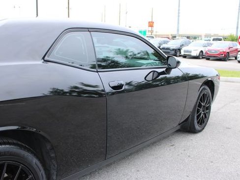 Used 2017 Dodge Challenger SXT RWD image 40