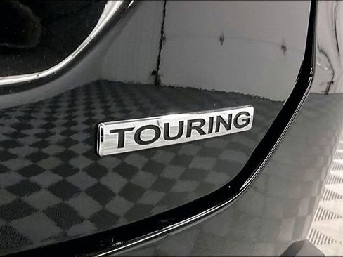 Used 2025 Honda Pilot Touring image 9