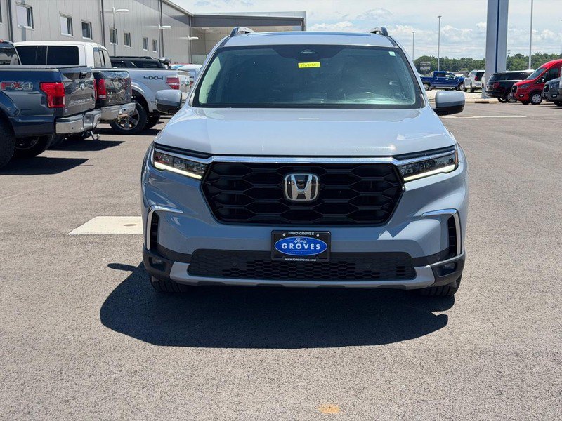 Used 2025 Honda Pilot Touring image 2
