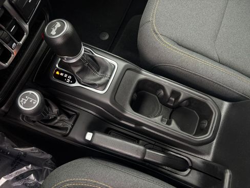 Used 2025 Jeep Wrangler Sport S image 43