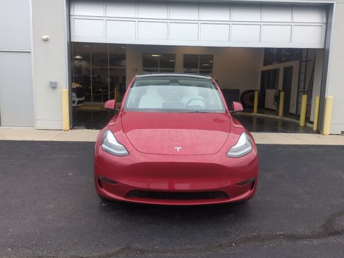 Used 2023 Tesla Model Y Long Range AWD/4WD image 2