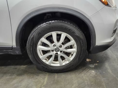 Used 2020 Nissan Rogue SV image 11