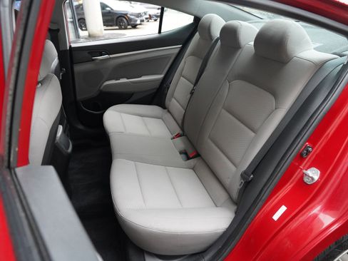 Used 2020 Hyundai Elantra SEL image 31