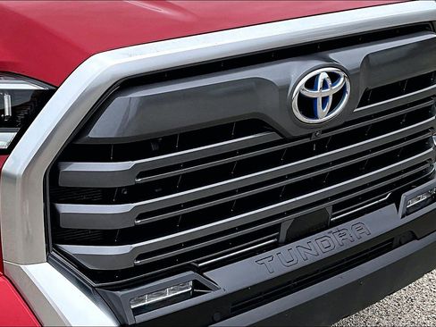 Used 2024 Toyota Tundra Limited AWD/4WD image 31