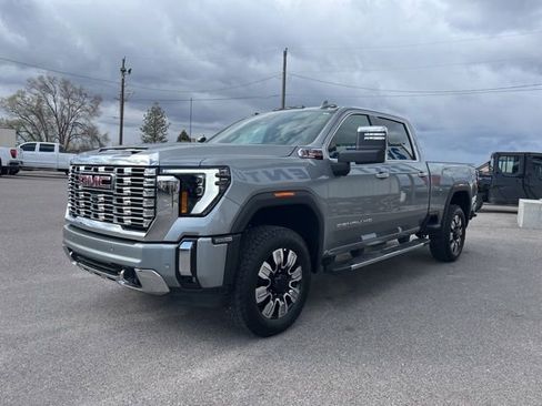 Used 2025 GMC Sierra 3500 Denali AWD/4WD image 3