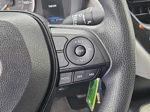 Used 2022 Toyota Corolla LE image 12