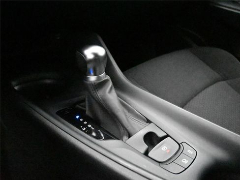 Used 2019 Toyota C-HR LE image 6