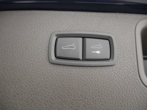 Certified 2023 Porsche Macan AWD/4WD image 21