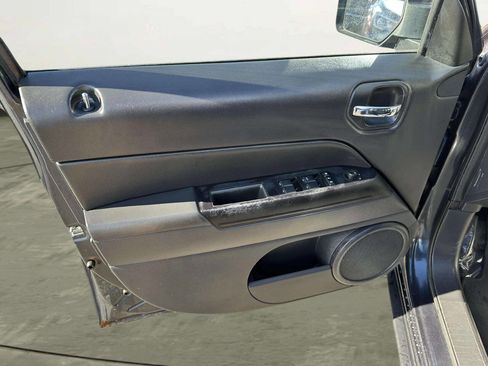 Used 2014 Jeep Patriot Latitude image 11