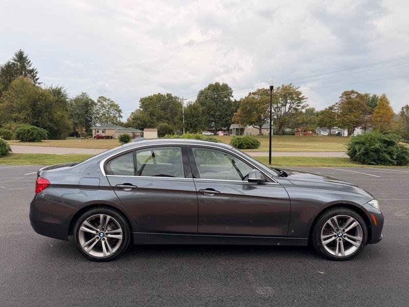 Used 2017 BMW 330i xDrive Sedan AWD/4WD image 5