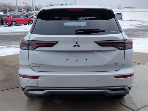 New 2026 Mitsubishi Outlander SE image 17