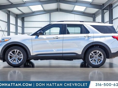 Used 2022 Ford Explorer XLT w/ Equipment Group 202A AWD/4WD image 2