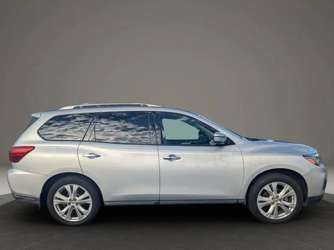 Used 2018 Nissan Pathfinder SL w/ SL Premium Package image 4