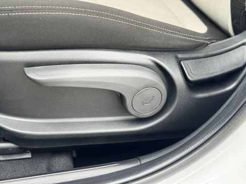 Used 2020 Hyundai Venue SEL FWD image 21