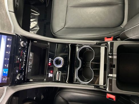 Used 2023 Jeep Grand Cherokee Limited w/ Black Appearance Package image 15